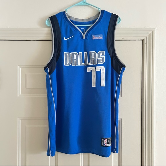 Nike Luka Doncic Dallas Mavericks Jersey - Picture 1 of 3